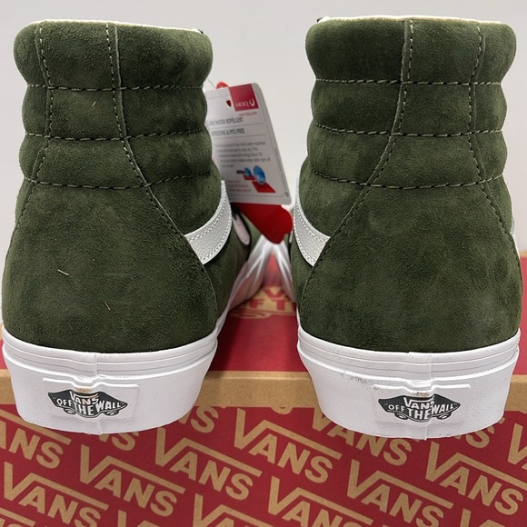 Vans WMNS Sk8-Hi Pig Suede Grape Leaf
VN0A&BVTS0K
SNEAKERS - Picture 13 of 16